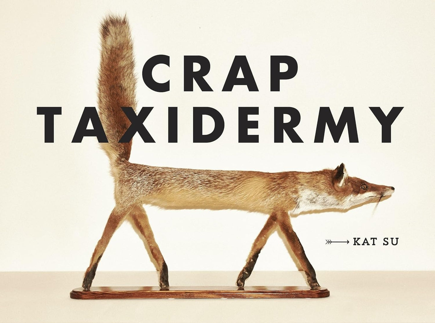 Book cover of 'Crap Taxidermy' by Kat Su featuring a taxidermy fox on a beige background.