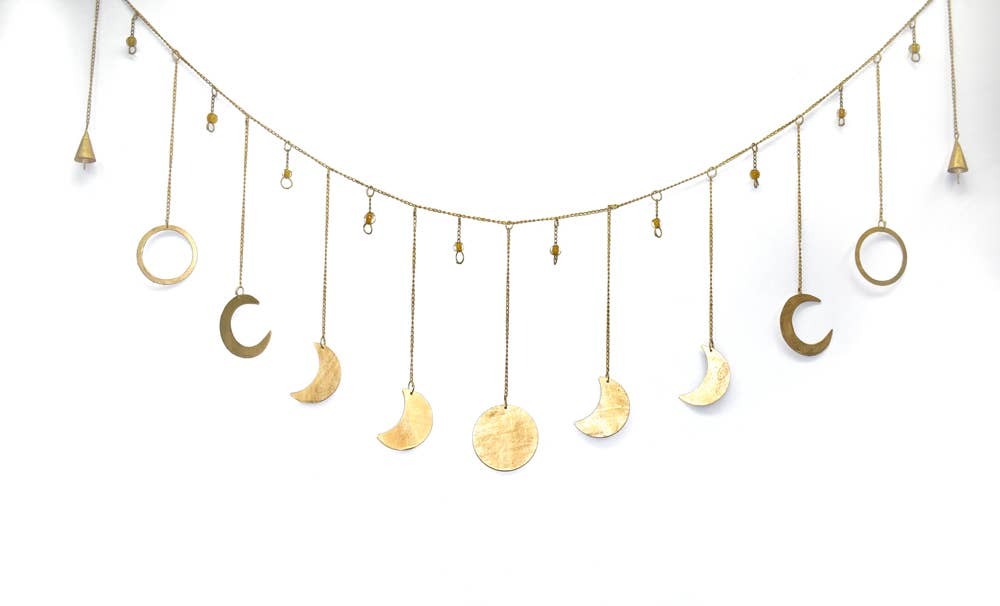A decorative garland made of metal in the shape of moons and circles, strung together with a protective color layer.